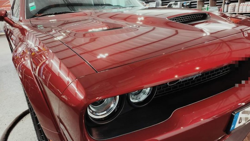 Dodge Challenger R/T 392 - polissage et protection céramique Gtechniq Crystal Sérum Ultra Black 9 ans près de Machilly en Haute-Savoie
