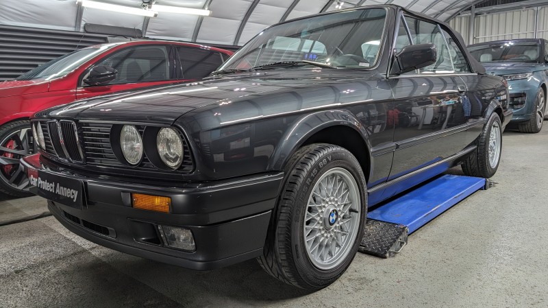 protection céramique Gtechniq crystal serum ligth black sur une BMW 325i cabriolet près d'annecy