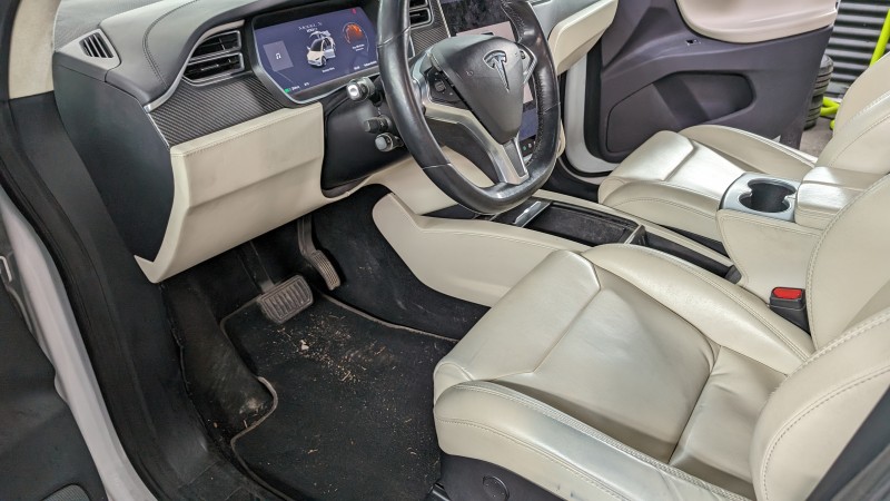 Tesla model X 110D - Nettoyage intérieur et extérieur complet avant vente près d'Annecy