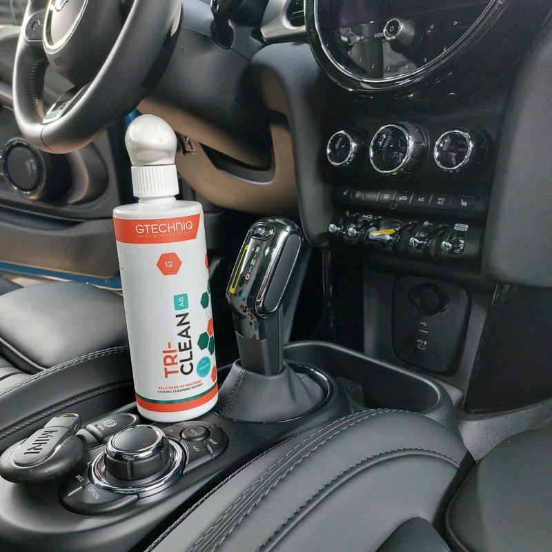 nettoyage intérieur d'une e-mini cooper S à Annecy