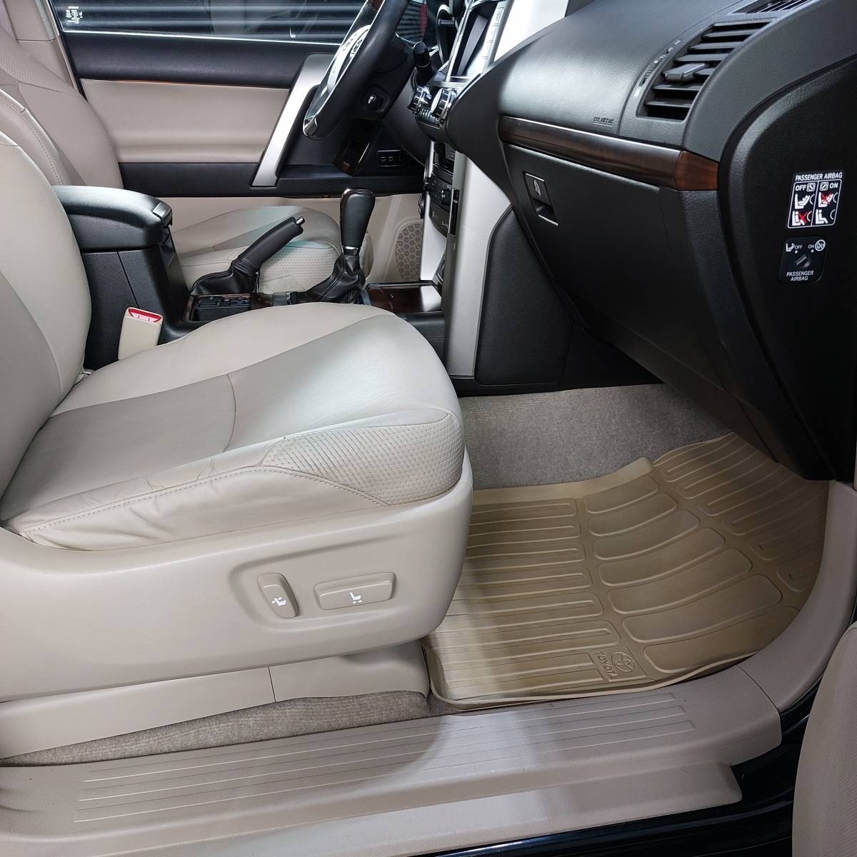 Nettoyage auto interieur et exterieur complet - forfait Full Service près d'Annecy en Haute-Savoie
